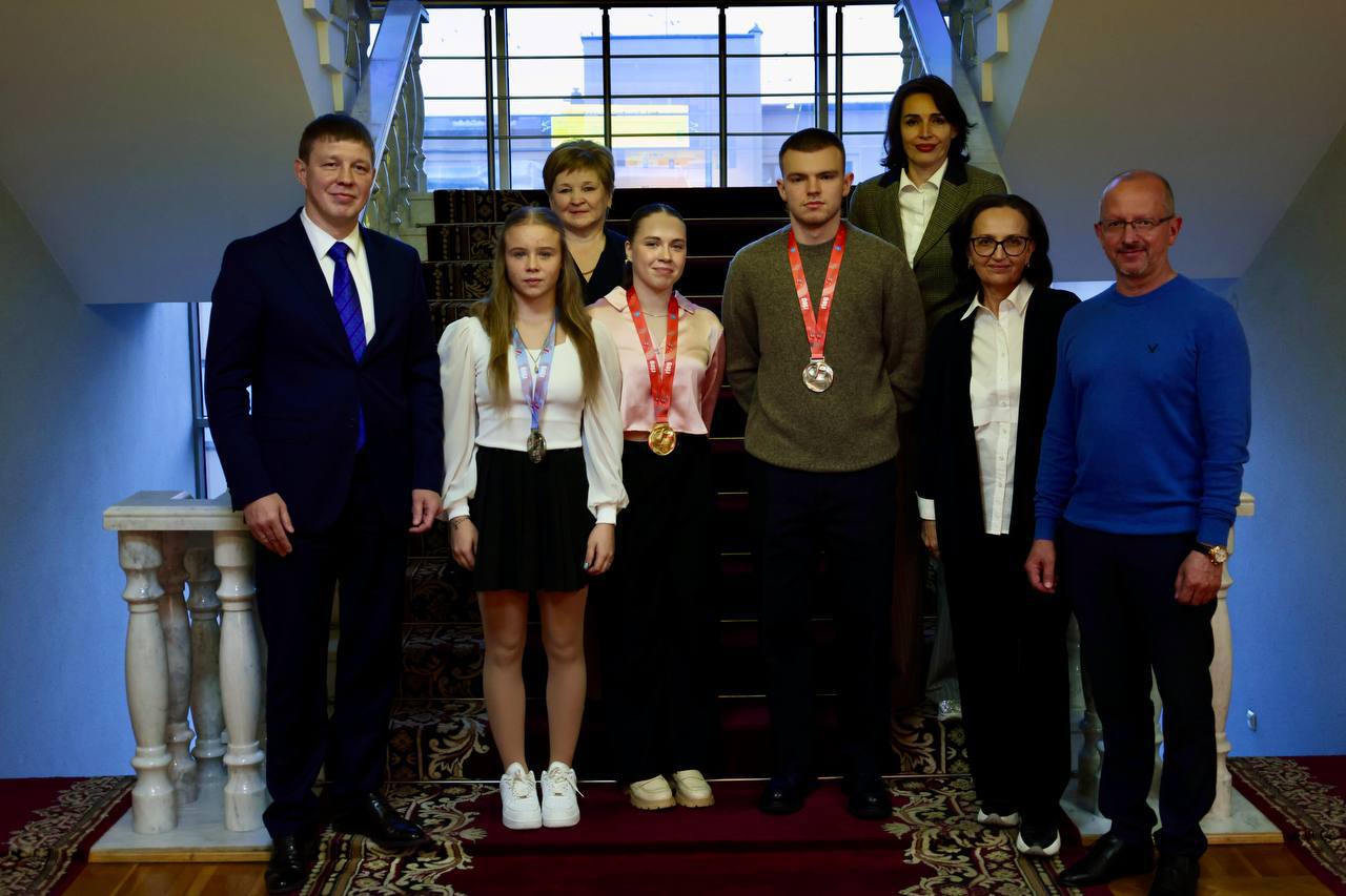 Встреча с акробатами-чемпионами Встреча с акробатами-чемпионами