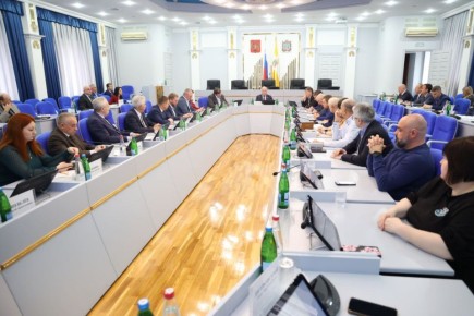 Николай Великдань провел рабочую планерку с депутатами и сотрудниками аппарата