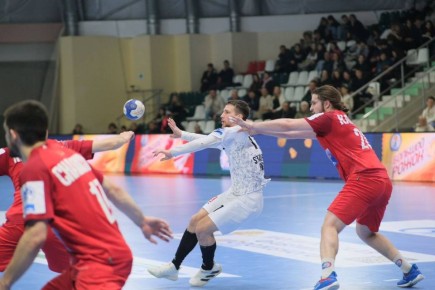 Мир в Могилеве. . Гандболисты ставропольского «Виктора» в очередном матчегруппового этапа международной SEHA – Gazprom League в Могилеве мерились силами с хозяевами из местного клуба«Машека»