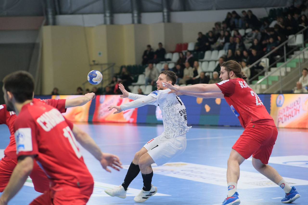 Мир в Могилеве. . Гандболисты ставропольского «Виктора» в очередном матчегруппового этапа международной SEHA – Gazprom League в Могилеве мерились силами с хозяевами из местного клуба«Машека»