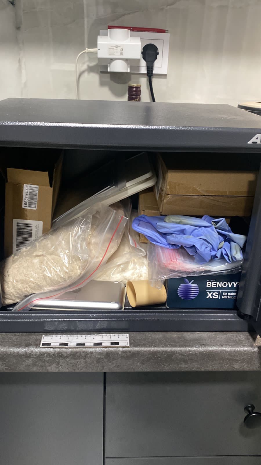 В Ставропольском крае полицейские пресекли деятельность пятигорчанки, маскировавшей наркотики с помощью окрашенного гипса В Ставропольском крае полицейские пресекли деятельность пятигорчанки, маскировавшей наркотики с помощью окрашенного гипса