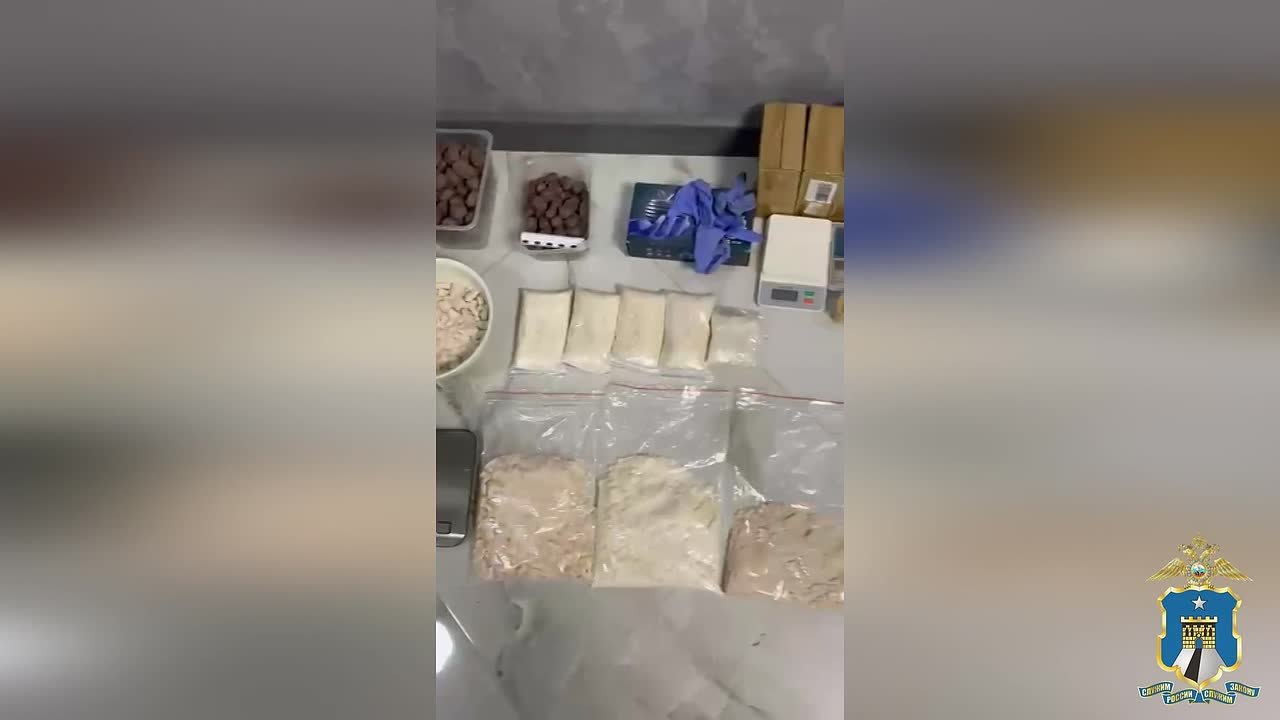 В Ставропольском крае полицейские пресекли деятельность пятигорчанки, маскировавшей наркотики с помощью окрашенного гипса