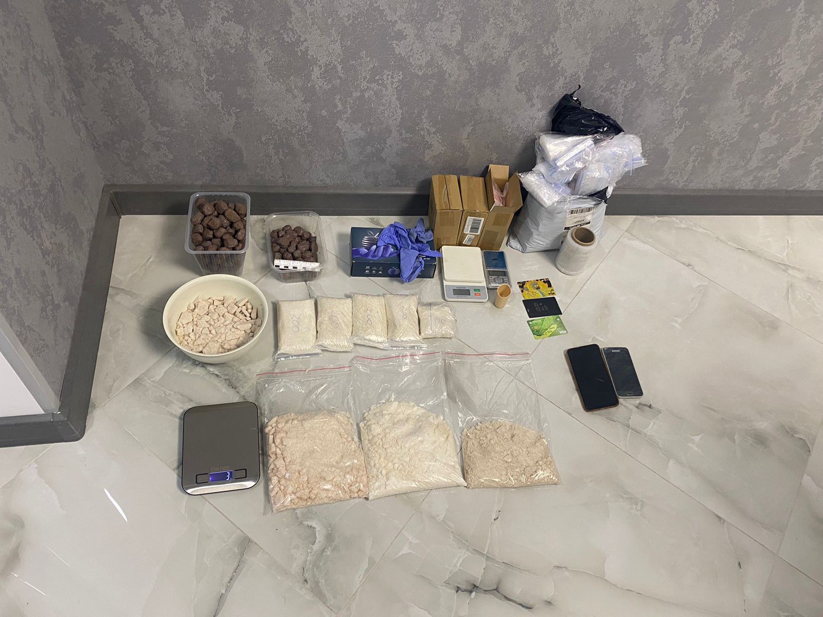 В Ставропольском крае полицейские пресекли деятельность пятигорчанки, маскировавшей наркотики с помощью окрашенного гипса В Ставропольском крае полицейские пресекли деятельность пятигорчанки, маскировавшей наркотики с помощью окрашенного гипса