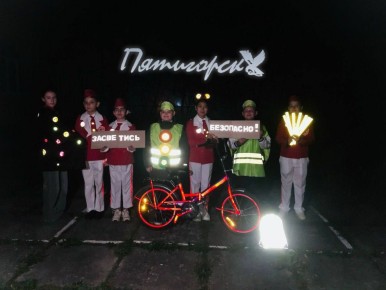 «Пятигорск, засветись!»: юные горожане украсили светом достопримечательности