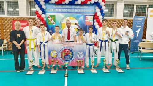 Каратэ к Дню матери. В Зеленокумске прошло 10 краевое соревнование по всестилевому каратэ, посвящённое Дню матери