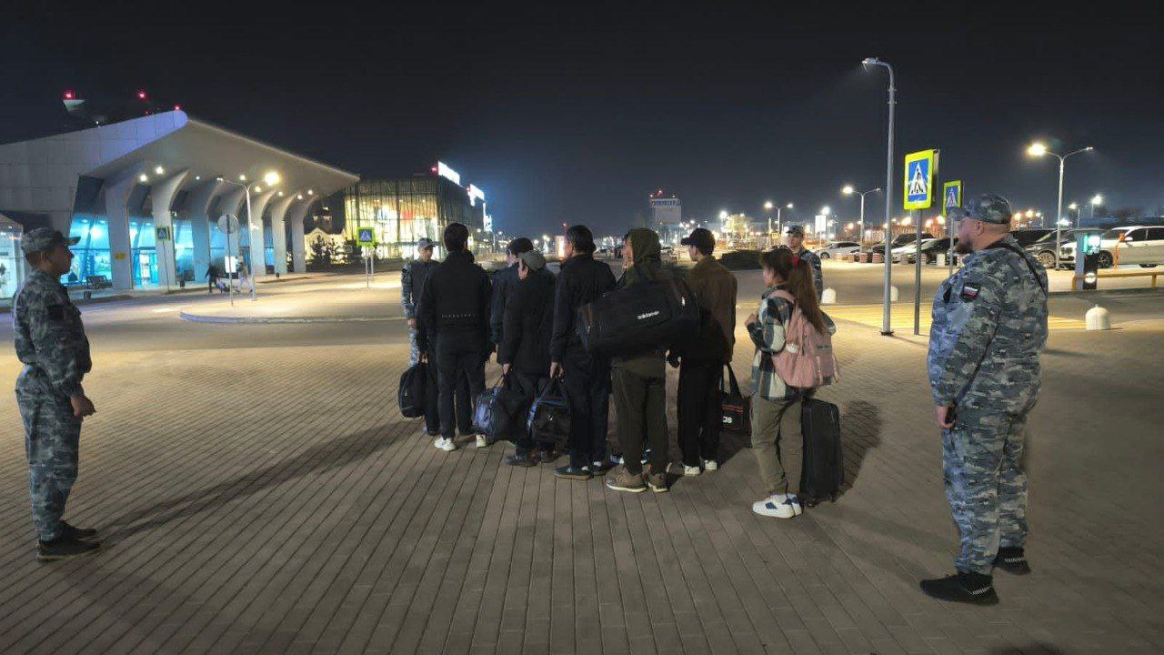 Ещё 11 нелегалов выдворены за пределы России домой