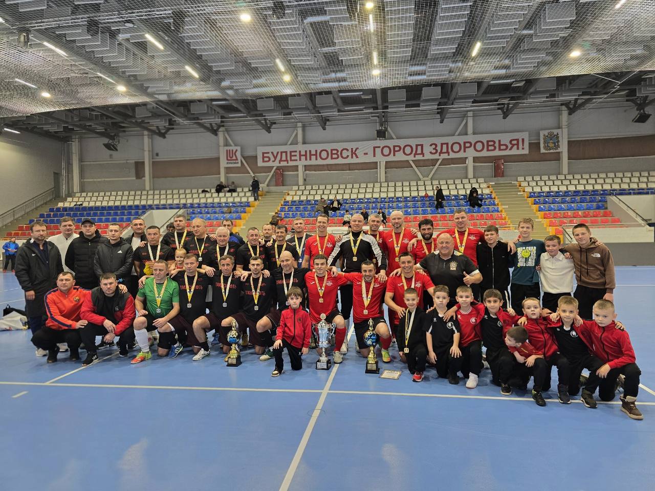Финал «Золотой лиги». В спорткомплексе «Лукоморье» города Будённовска прошёл финал четырёх Первенства Ставропольского края по футзалу среди ветеранов 40+ Финал «Золотой лиги». В спорткомплексе «Лукоморье» города Будённовска прошёл финал четырёх Первенства Ставропольского края по футзалу среди ветеранов 40+