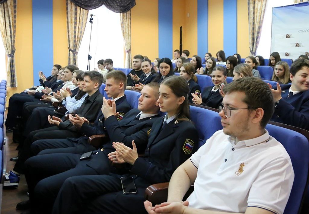 В День юриста представитель прокуратуры Ставропольского края встретилась со студентами В День юриста представитель прокуратуры Ставропольского края встретилась со студентами