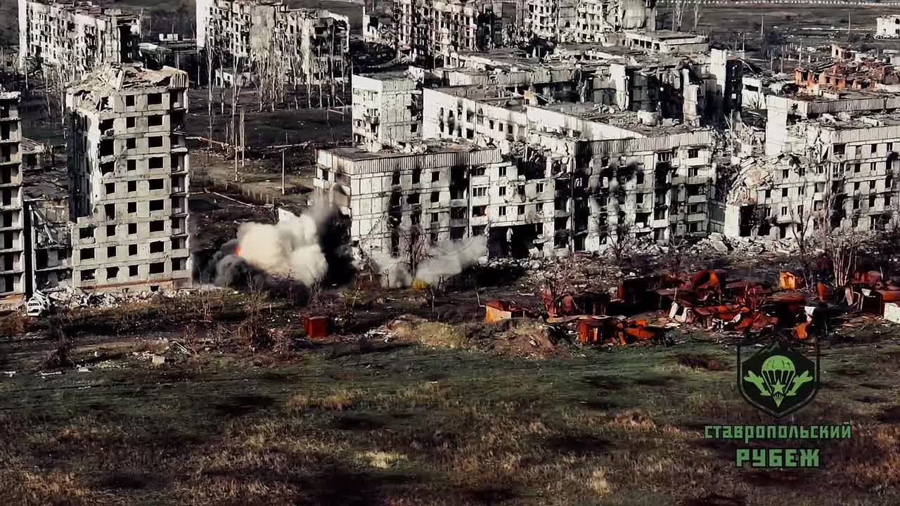 Владислав Шурыгин: Ставропольский рубеж публикует кадры подрыва "ручным" методом нескольких этажей здания, где находились бойцы ВСУ