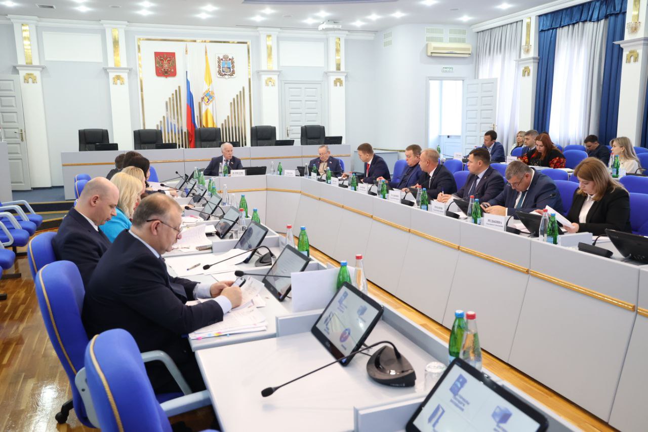 Спикер Думы края Николай Великдань провел серию совещаний, посвященных реализации наказов избирателей Спикер Думы края Николай Великдань провел серию совещаний, посвященных реализации наказов избирателей