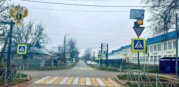 После вмешательства прокурора для безопасности детей возле школ в Минераловодском округе установлены светофоры