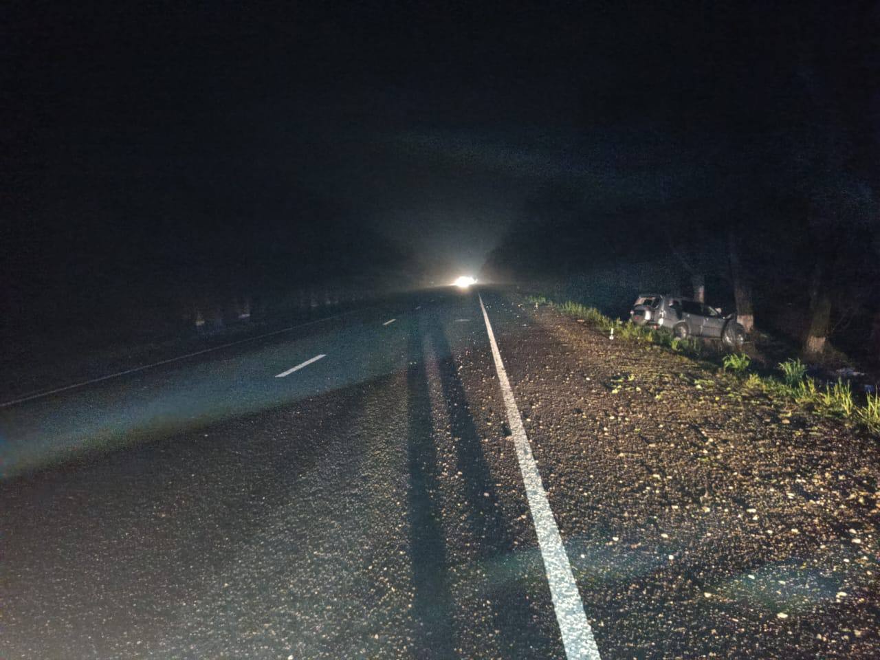 В Советском округе в результате съезда с дороги пострадал водитель