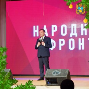 50 нагрудных знаков «Народный фронт. Все для Победы» вручили представителям разных волонтерских сообществ Ставрополья