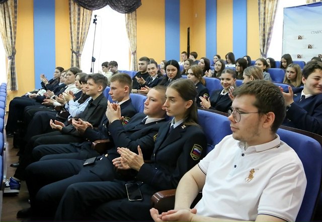 В День юриста представитель следственного управления СК России по Ставропольскому краю принял участие в профориентационной встрече «Признание, а не ремесло» В День юриста представитель следственного управления СК России по Ставропольскому краю принял участие в профориентационной встрече «Признание, а не ремесло»