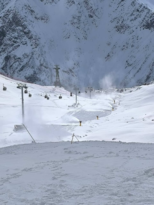 На Эльбрусе уже вторые сутки наводят красоту