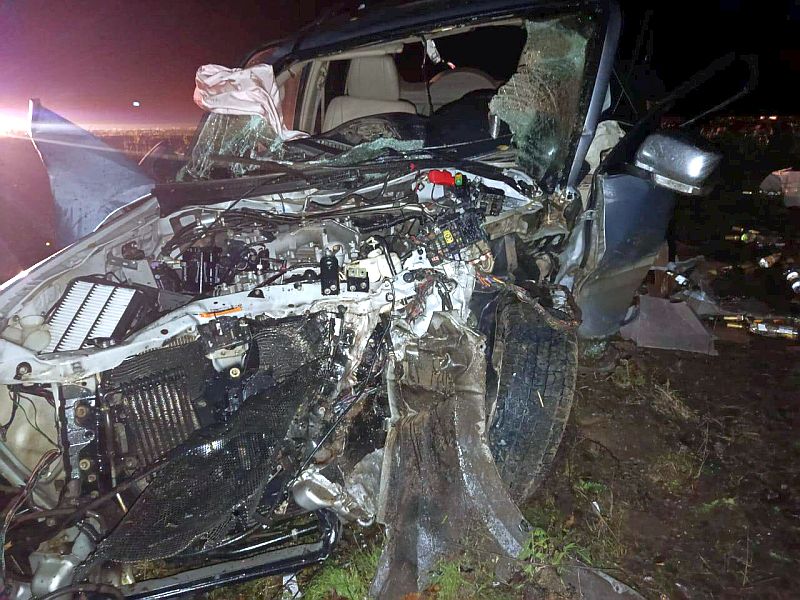 На Ставрополье иномарка съехала с дороги и врезалась в дерево