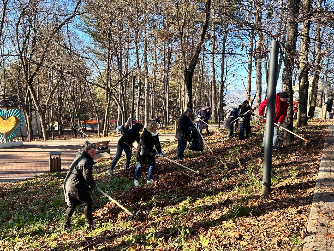 В рамках городской экологической программы «ЧИСТО Кисловодск» продолжается череда субботников В рамках городской экологической программы «ЧИСТО Кисловодск» продолжается череда субботников