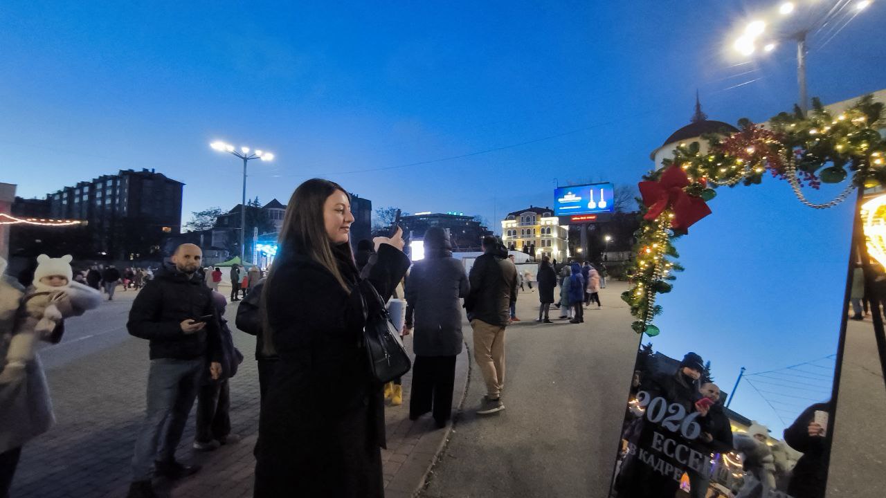 На Театральной площади оформлены яркие фотозоны для классных снимков! На Театральной площади оформлены яркие фотозоны для классных снимков!