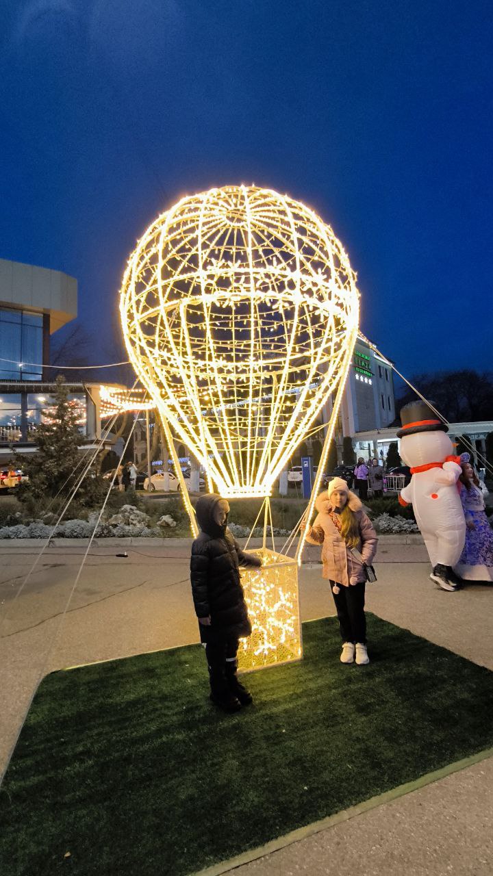 На Театральной площади оформлены яркие фотозоны для классных снимков!