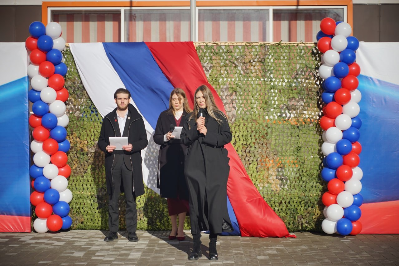 Сегодня в школе №11 города Ессентуки состоялось торжественное открытие памятного бюста майора Ивана Васильевича Каширина Сегодня в школе №11 города Ессентуки состоялось торжественное открытие памятного бюста майора Ивана Васильевича Каширина