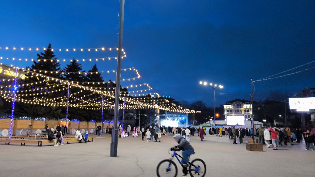 На Театральной площади оформлены яркие фотозоны для классных снимков! На Театральной площади оформлены яркие фотозоны для классных снимков!