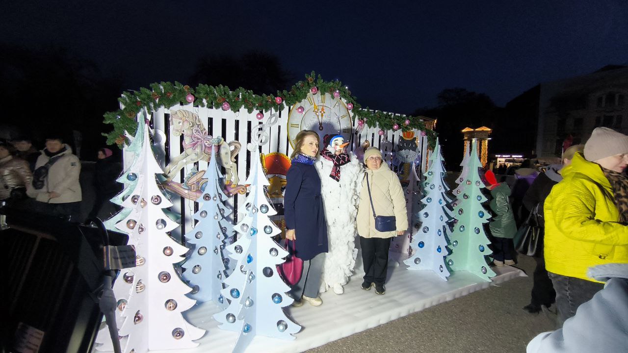 На Театральной площади оформлены яркие фотозоны для классных снимков! На Театральной площади оформлены яркие фотозоны для классных снимков!