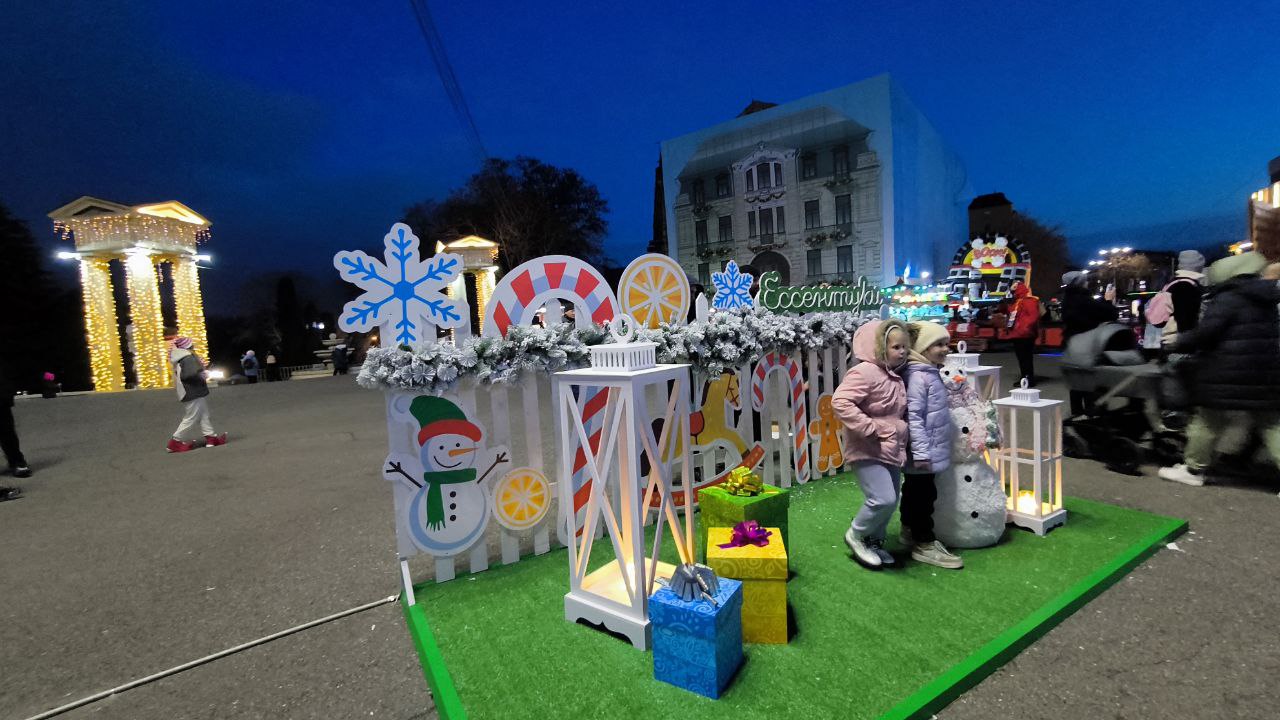 На Театральной площади оформлены яркие фотозоны для классных снимков! На Театральной площади оформлены яркие фотозоны для классных снимков!