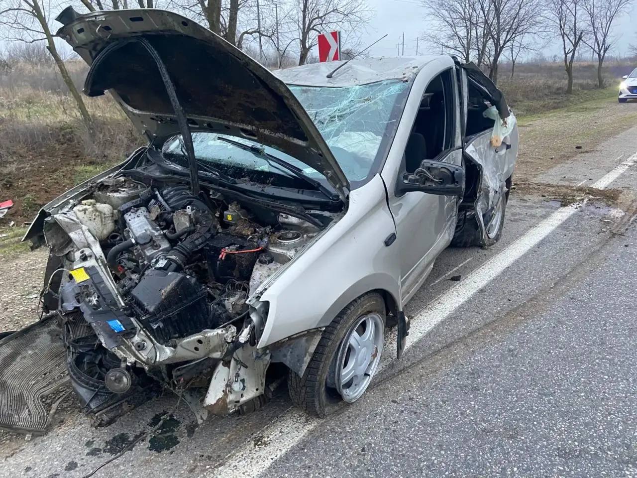 В Буденновском округе в результате съезда с дороги пострадали 2 человека В Буденновском округе в результате съезда с дороги пострадали 2 человека