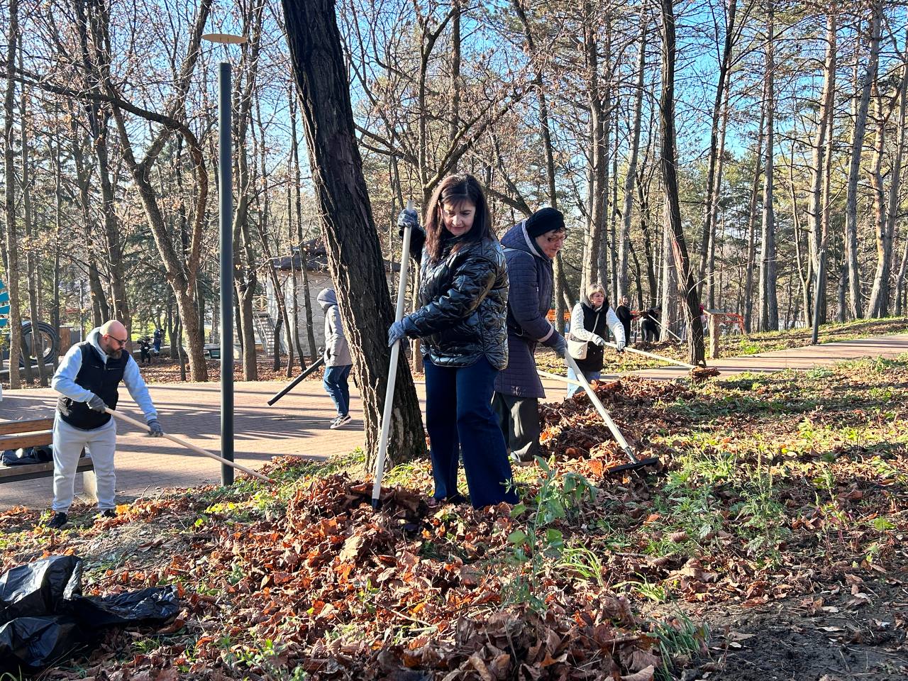 В рамках городской экологической программы «ЧИСТО Кисловодск» продолжается череда субботников В рамках городской экологической программы «ЧИСТО Кисловодск» продолжается череда субботников