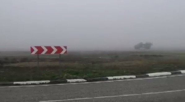 Густой туман и сильный ветер осложняют ситуацию на дорогах Ставрополя