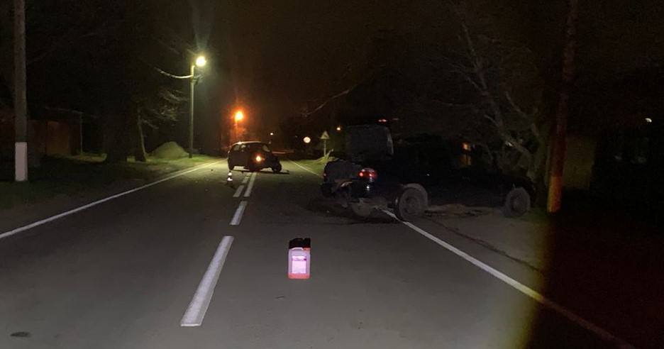 В Грачевском округе в результате столкновения пострадали 2 человека