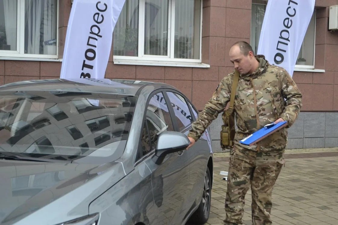 Адаптированный для людей с ОВЗ автомобиль подарили бойцу из Георгиевского округа Адаптированный для людей с ОВЗ автомобиль подарили бойцу из Георгиевского округа