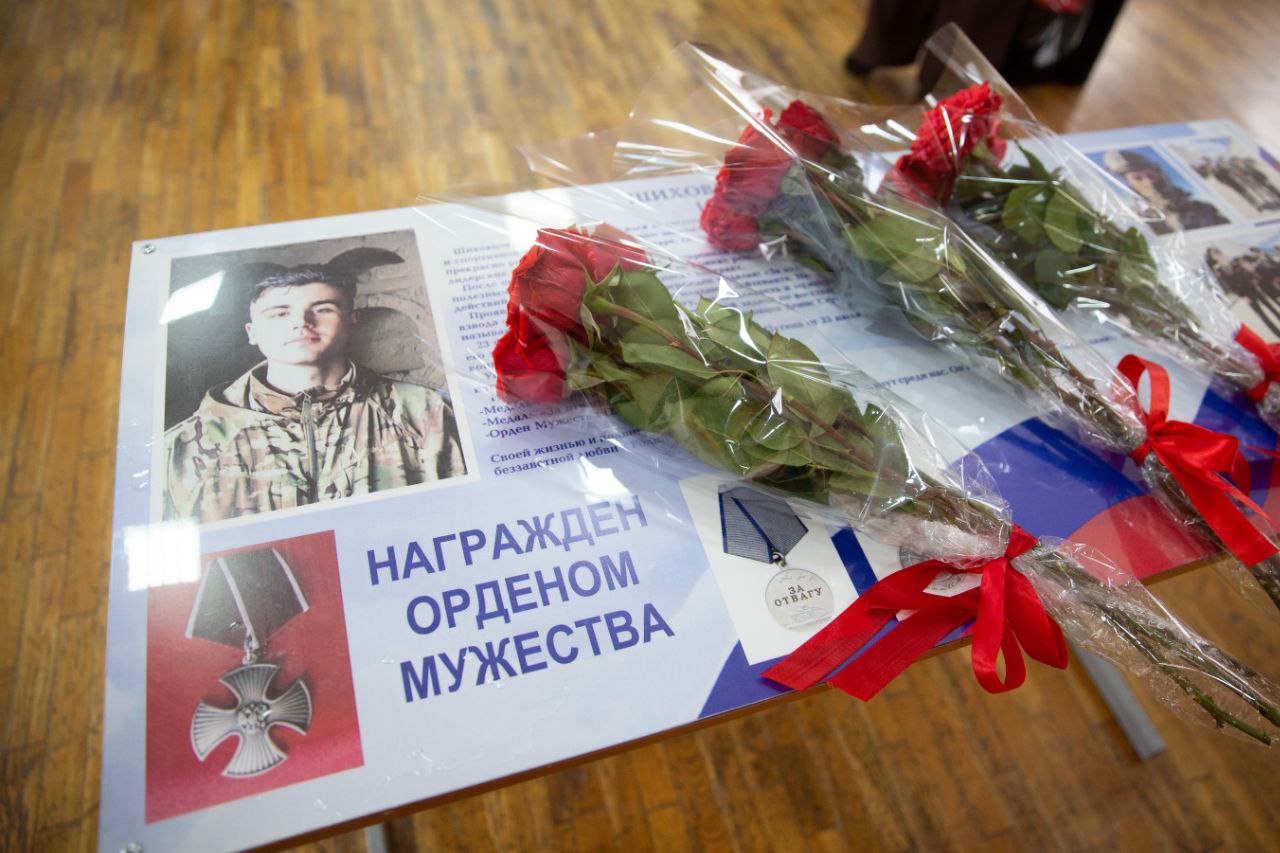 Иван Ульянченко: Три Парты Героев сегодня открыли в школах Ставрополя в честь погибших при исполнении воинского долга защитников Иван Ульянченко: Три Парты Героев сегодня открыли в школах Ставрополя в честь погибших при исполнении воинского долга защитников