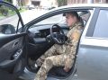 Адаптированный для людей с ОВЗ автомобиль подарили бойцу из Георгиевского округа