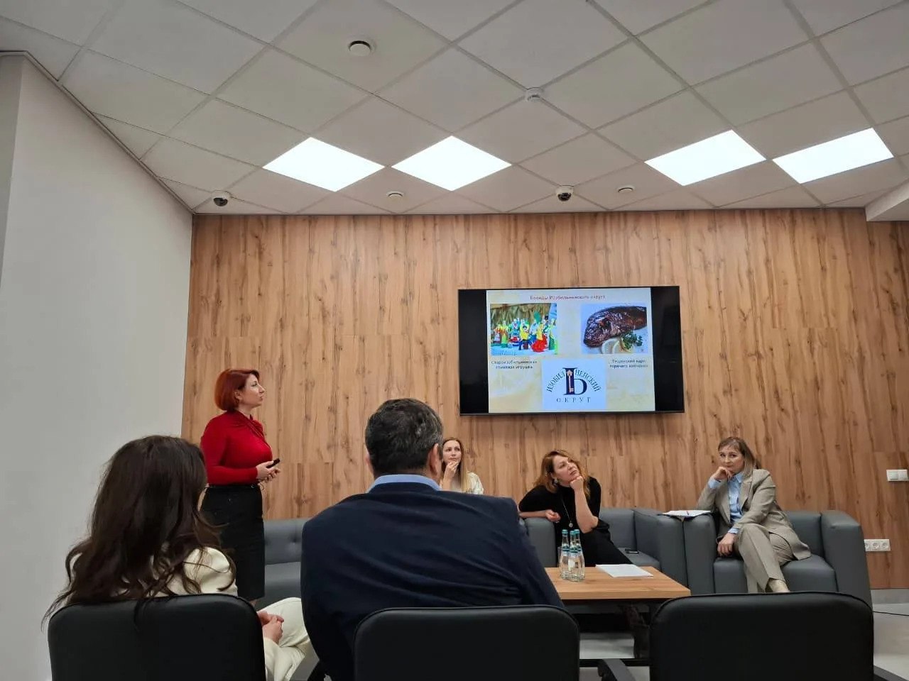 В Туристско-информационном центре Ставрополя состоялось заседание Совета по развитию туризма при администрации города, посвященное интеграции креативных индустрий в туристический оборот и развитию корпоративного туризма В Туристско-информационном центре Ставрополя состоялось заседание Совета по развитию туризма при администрации города, посвященное интеграции креативных индустрий в туристический оборот и развитию корпоративного туризма