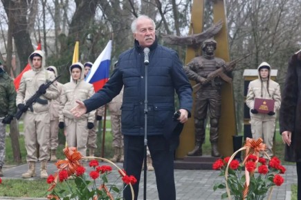 Николай Великдань открыл памятник участникам специальной военной операции в городе Ипатово