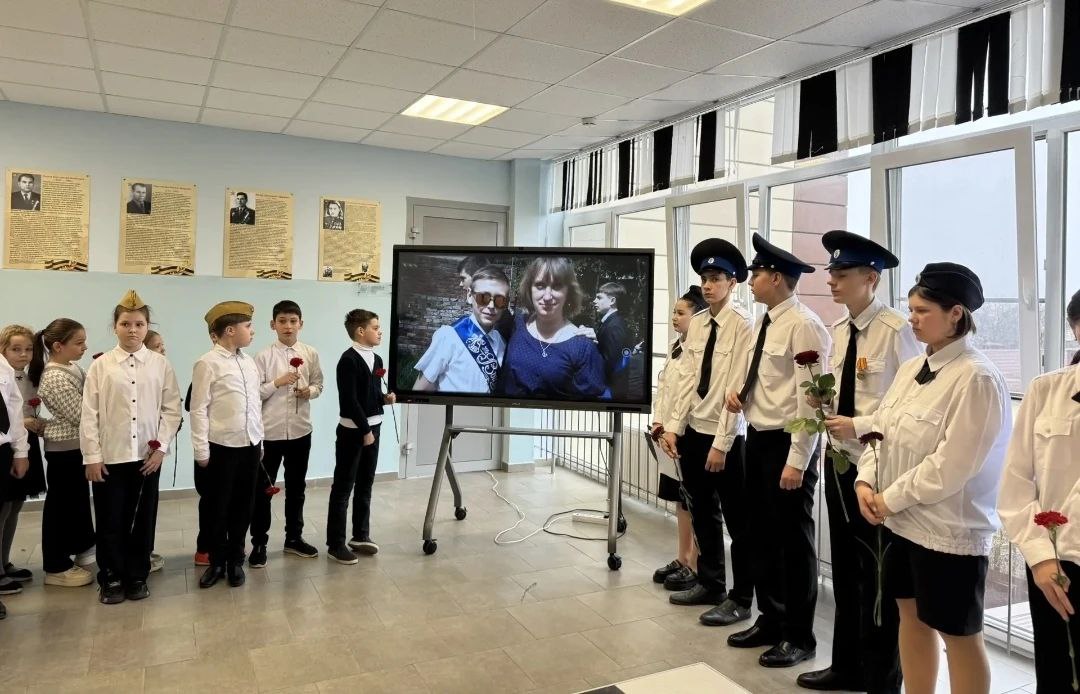 Иван Ульянченко: Три Парты Героев сегодня открыли в школах Ставрополя в честь погибших при исполнении воинского долга защитников Иван Ульянченко: Три Парты Героев сегодня открыли в школах Ставрополя в честь погибших при исполнении воинского долга защитников