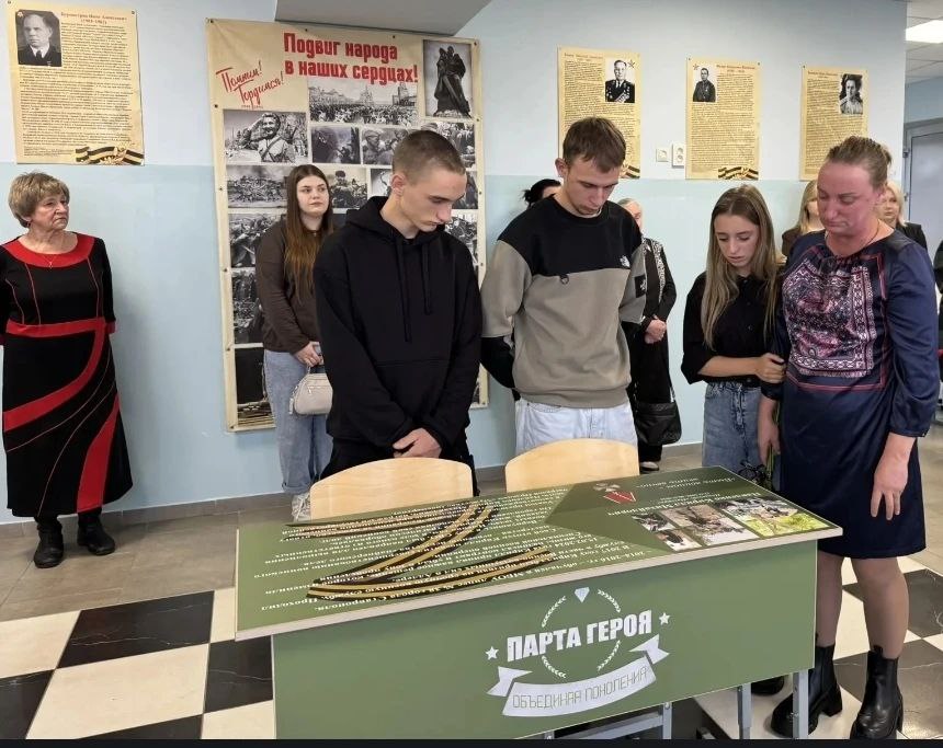 Иван Ульянченко: Три Парты Героев сегодня открыли в школах Ставрополя в честь погибших при исполнении воинского долга защитников Иван Ульянченко: Три Парты Героев сегодня открыли в школах Ставрополя в честь погибших при исполнении воинского долга защитников