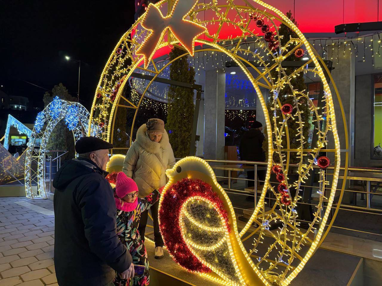 Евгений Моисеев: Внимание, конкурс!. Объявляется конкурс на лучшее новогоднее оформление предприятий! Администрация Кисловодска запускает уже традиционный конкурс на лучшее новогоднее оформление предприятий торговли и... Евгений Моисеев: Внимание, конкурс!. Объявляется конкурс на лучшее новогоднее оформление предприятий! Администрация Кисловодска запускает уже традиционный конкурс на лучшее новогоднее оформление предприятий торговли и...