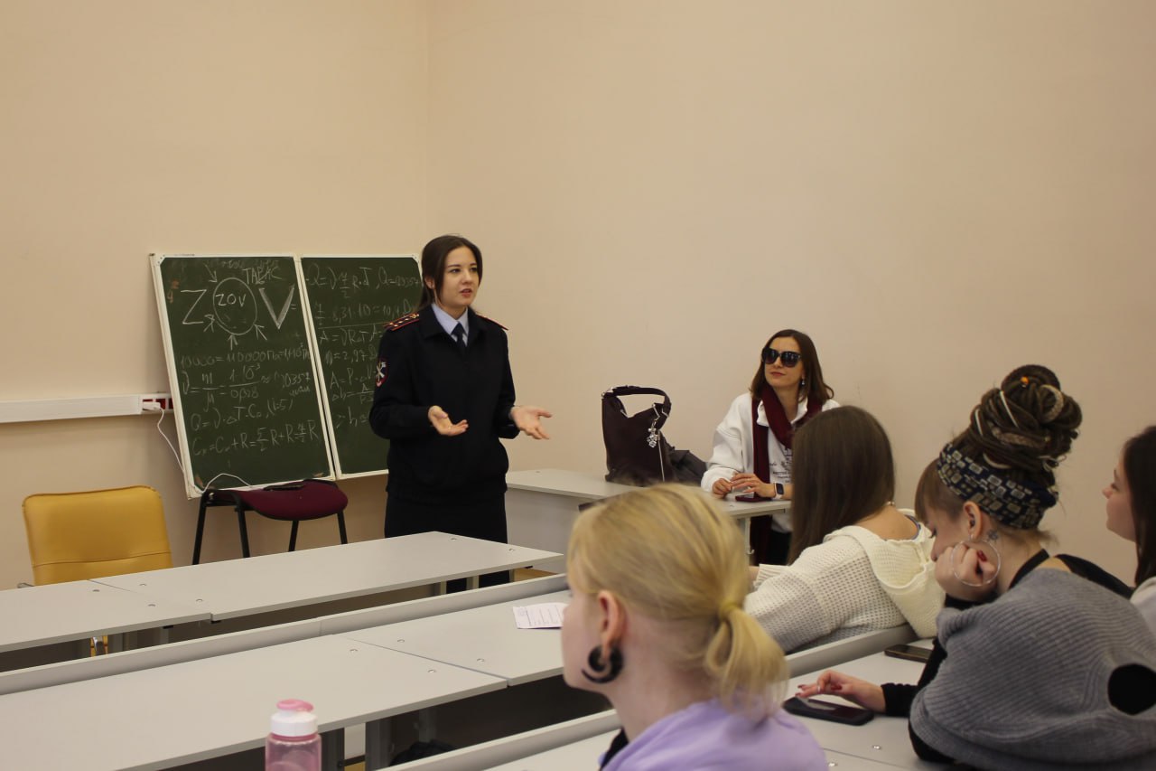 Сотрудники краевого Главка провели для студентов СКФУ уроки кибербезопасности и рассказали о совместном конкурсе Сотрудники краевого Главка провели для студентов СКФУ уроки кибербезопасности и рассказали о совместном конкурсе