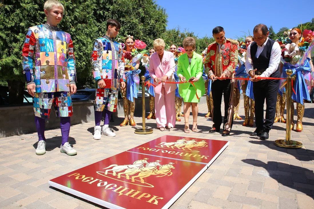 Наградили!. Директор кисловодского цирка Ирина Веселкова-Лен получила благодарность от министра культуры РФ Ольги Любимовой Наградили!. Директор кисловодского цирка Ирина Веселкова-Лен получила благодарность от министра культуры РФ Ольги Любимовой