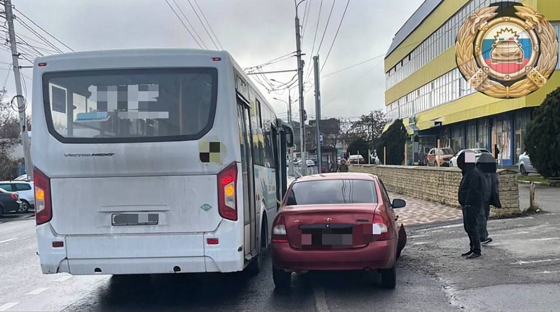 В Ставрополе в результате столкновения автомобиля и маршрутного транспортного средства пострадавших нет В Ставрополе в результате столкновения автомобиля и маршрутного транспортного средства пострадавших нет