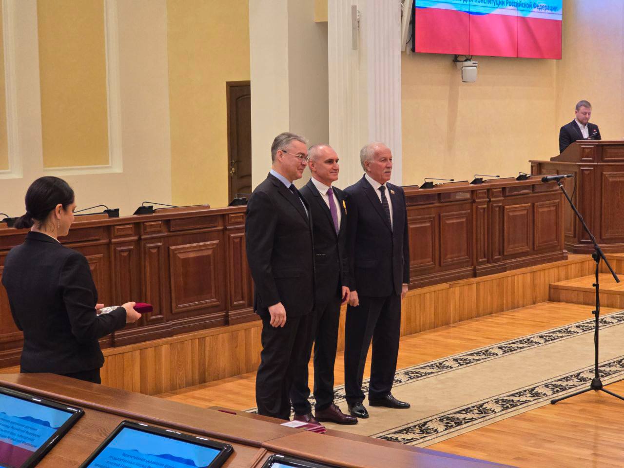 В Правительстве Ставрополья прошла торжественная церемония награждения, приуроченная ко Дню Конституции России В Правительстве Ставрополья прошла торжественная церемония награждения, приуроченная ко Дню Конституции России