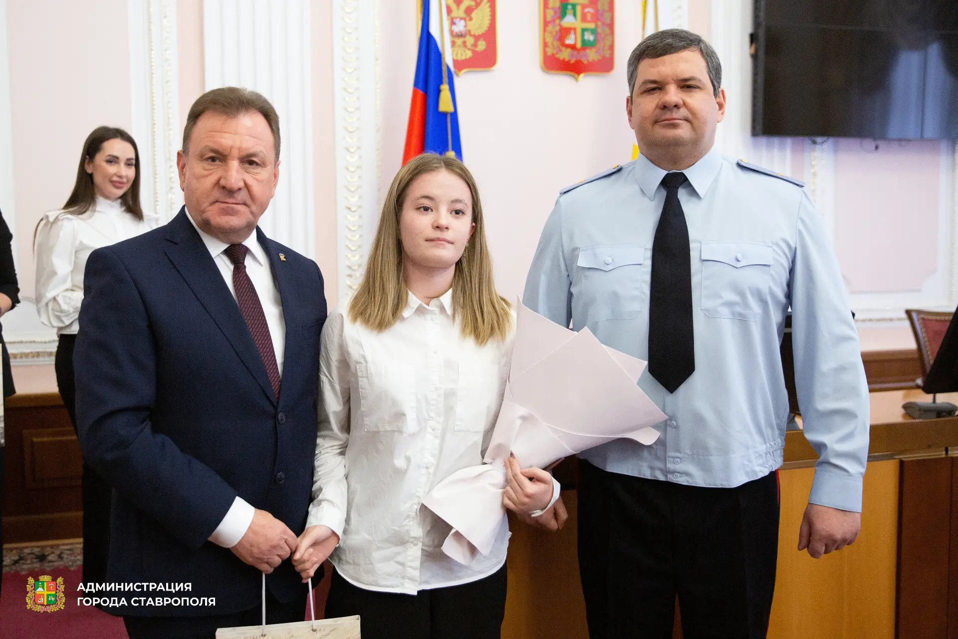 В преддверии Дня Конституции Российской Федерации в Ставрополе состоялась торжественная церемония вручения паспортов юным жителям города В преддверии Дня Конституции Российской Федерации в Ставрополе состоялась торжественная церемония вручения паспортов юным жителям города