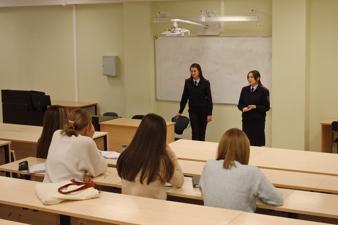 Сотрудники краевого Главка провели для студентов СКФУ уроки кибербезопасности и рассказали о совместном конкурсе Сотрудники краевого Главка провели для студентов СКФУ уроки кибербезопасности и рассказали о совместном конкурсе