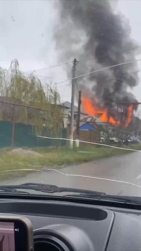 Жилой дом горит в селе Татарка