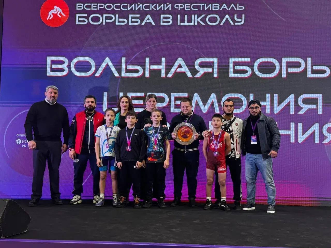 «Борьба в школу». В Подмосковье завершился финал всероссийского фестиваля спортивной борьбы среди школьников «Борьба в школу». На масштабный турнир съехались около семисот участников со всей страны «Борьба в школу». В Подмосковье завершился финал всероссийского фестиваля спортивной борьбы среди школьников «Борьба в школу». На масштабный турнир съехались около семисот участников со всей страны