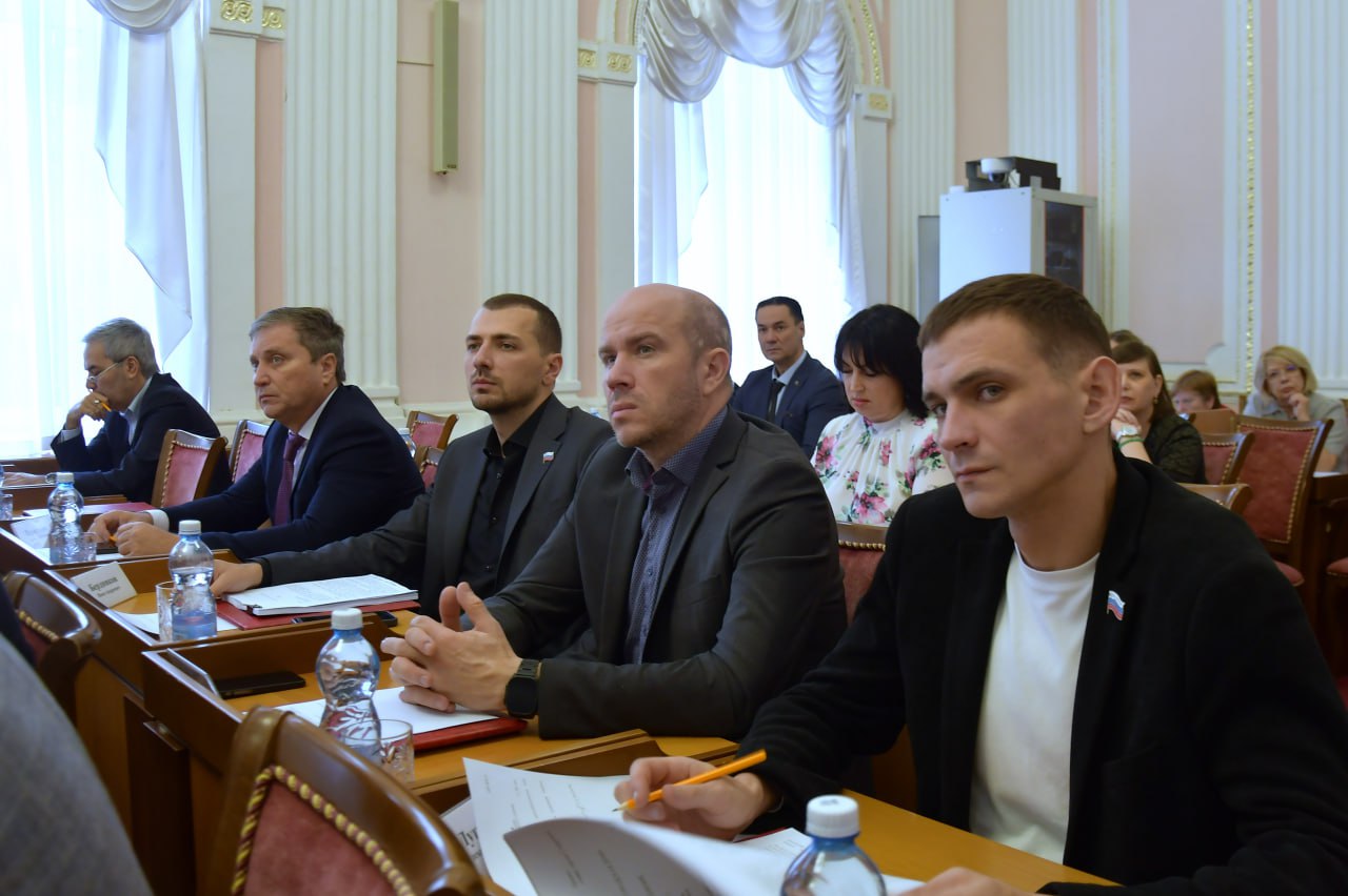 Георгий Колягин провел очередное заседание муниципального парламента Георгий Колягин провел очередное заседание муниципального парламента