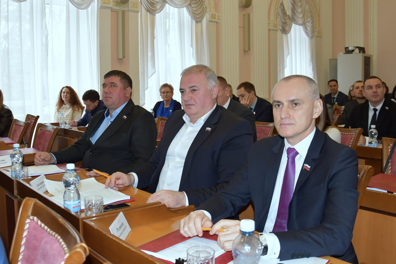 Георгий Колягин провел очередное заседание муниципального парламента Георгий Колягин провел очередное заседание муниципального парламента