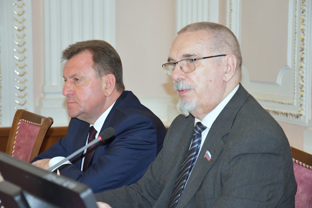 Георгий Колягин провел очередное заседание муниципального парламента Георгий Колягин провел очередное заседание муниципального парламента